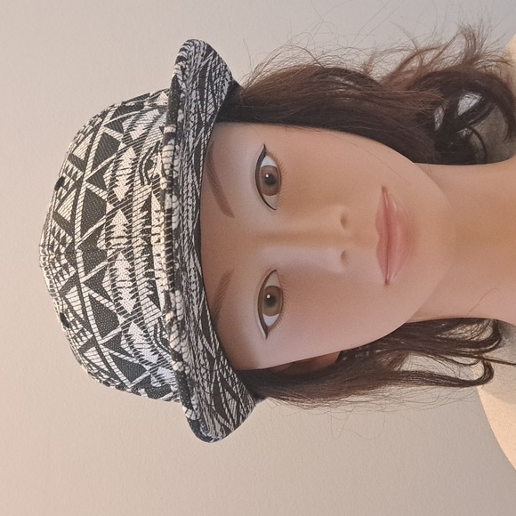 H&M hat - Picture 1 of 12